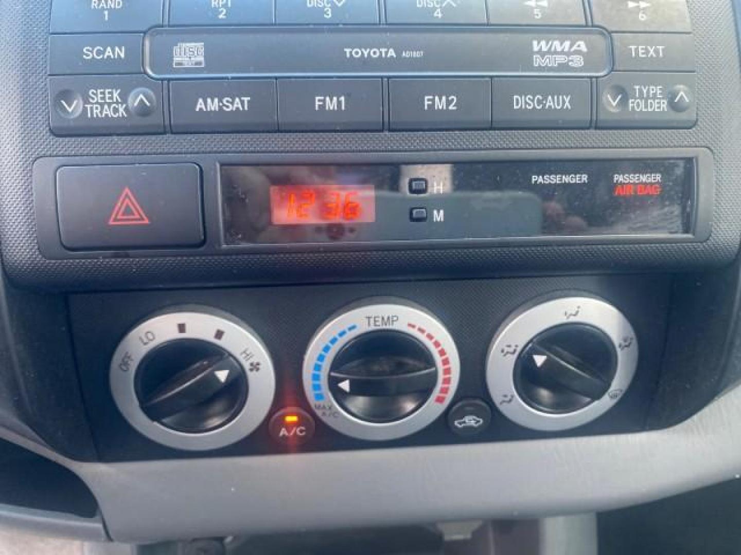 2009 Super White /Graphite Toyota Tacoma LOW MILES 25,398 1 OWNER (5TENX22N19Z) with an 2.7L DOHC EFI 16-Valve I4 VVT-i Engine engine, Automatic transmission, located at 4701 North Dixie Hwy, Pompano Beach, FL, 33064, (954) 422-2889, 26.240938, -80.123474 - OUR WEBPAGE FLORIDACARS1.COM HAS OVER 100 PHOTOS AND FREE CARFAX LINK 2009 TOYOTA TACOMA ICE COLD AC ONE OF A KIND FIND VIN: 5TENX22N19Z601422 5 T E N X 2 2 N 1 9 Z 6 0 1 4 2 2 PICKUP 2.7L I4 F DOHC 16V GASOLINE 28 MPG REAR WHEEL DRIVE Features ABS Brakes AM/FM Stereo Automatic Transmission Auxiliar - Photo#59