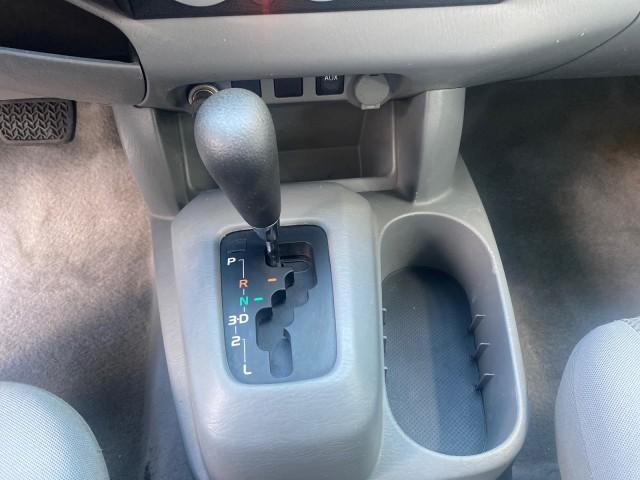 2009 Super White /Graphite Toyota Tacoma LOW MILES 25,398 1 OWNER (5TENX22N19Z) with an 2.7L DOHC EFI 16-Valve I4 VVT-i Engine engine, Automatic transmission, located at 4701 North Dixie Hwy, Pompano Beach, FL, 33064, (954) 422-2889, 26.240938, -80.123474 - OUR WEBPAGE FLORIDACARS1.COM HAS OVER 100 PHOTOS AND FREE CARFAX LINK 2009 TOYOTA TACOMA ICE COLD AC ONE OF A KIND FIND TOW PACKAGE VIN: 5TENX22N19Z601422 5 T E N X 2 2 N 1 9 Z 6 0 1 4 2 2 PICKUP 2.7L I4 F DOHC 16V GASOLINE 28 MPG REAR WHEEL DRIVE Features ABS Brakes AM/FM Stereo Automatic Transmiss - Photo#58