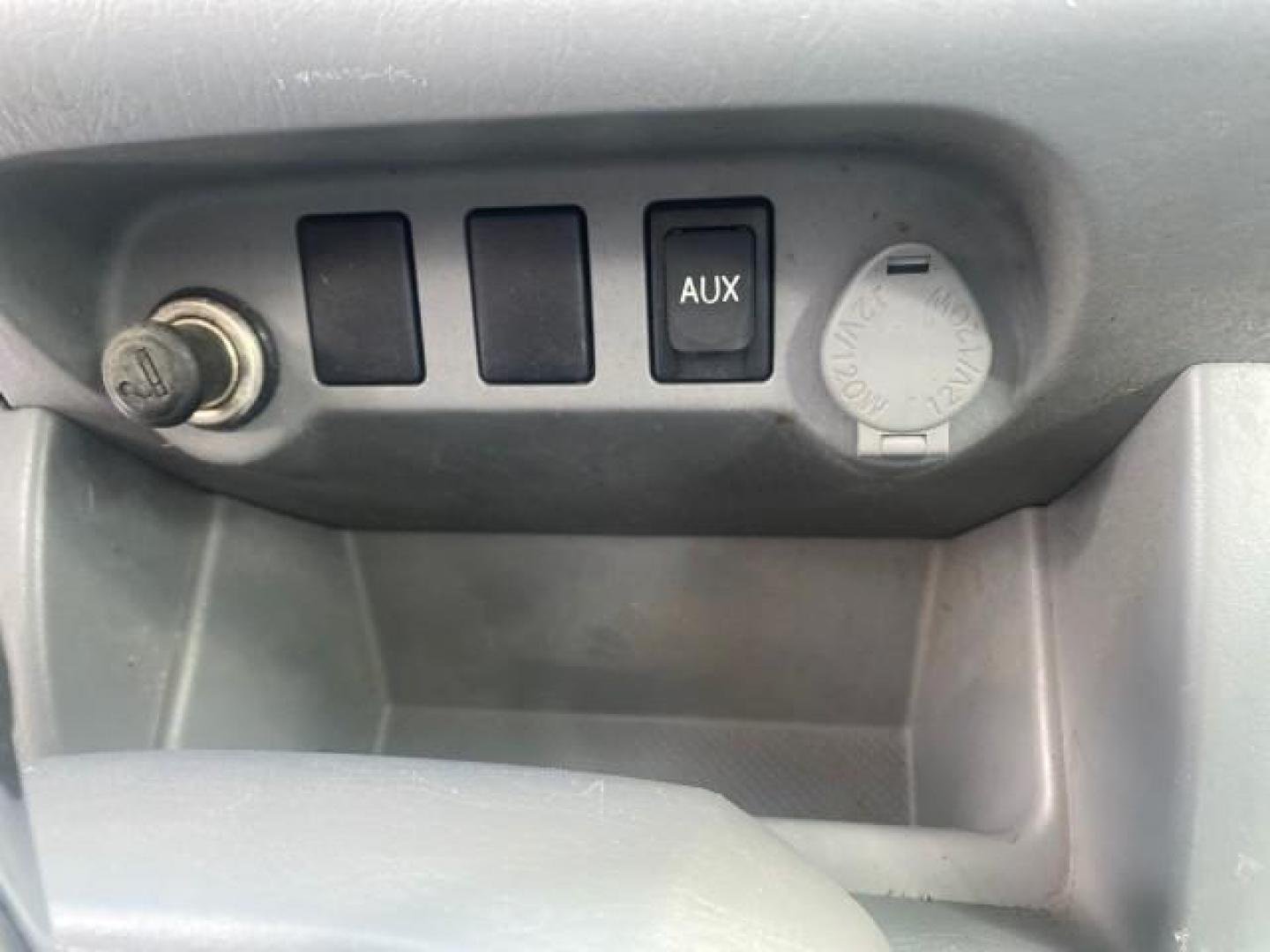 2009 Super White /Graphite Toyota Tacoma LOW MILES 25,398 1 OWNER (5TENX22N19Z) with an 2.7L DOHC EFI 16-Valve I4 VVT-i Engine engine, Automatic transmission, located at 4701 North Dixie Hwy, Pompano Beach, FL, 33064, (954) 422-2889, 26.240938, -80.123474 - OUR WEBPAGE FLORIDACARS1.COM HAS OVER 100 PHOTOS AND FREE CARFAX LINK 2009 TOYOTA TACOMA ICE COLD AC ONE OF A KIND FIND VIN: 5TENX22N19Z601422 5 T E N X 2 2 N 1 9 Z 6 0 1 4 2 2 PICKUP 2.7L I4 F DOHC 16V GASOLINE 28 MPG REAR WHEEL DRIVE Features ABS Brakes AM/FM Stereo Automatic Transmission Auxiliar - Photo#61