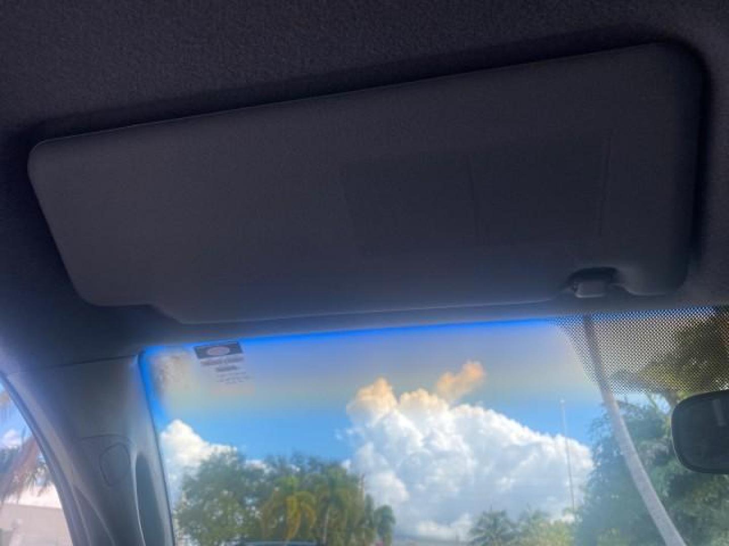 2009 Super White /Graphite Toyota Tacoma LOW MILES 25,398 1 OWNER (5TENX22N19Z) with an 2.7L DOHC EFI 16-Valve I4 VVT-i Engine engine, Automatic transmission, located at 4701 North Dixie Hwy, Pompano Beach, FL, 33064, (954) 422-2889, 26.240938, -80.123474 - OUR WEBPAGE FLORIDACARS1.COM HAS OVER 100 PHOTOS AND FREE CARFAX LINK 2009 TOYOTA TACOMA ICE COLD AC ONE OF A KIND FIND VIN: 5TENX22N19Z601422 5 T E N X 2 2 N 1 9 Z 6 0 1 4 2 2 PICKUP 2.7L I4 F DOHC 16V GASOLINE 28 MPG REAR WHEEL DRIVE Features ABS Brakes AM/FM Stereo Automatic Transmission Auxiliar - Photo#64