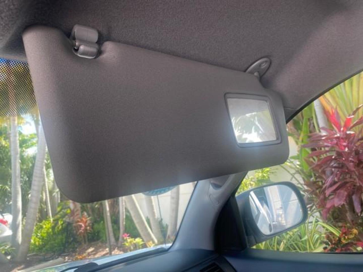 2009 Super White /Graphite Toyota Tacoma LOW MILES 25,398 1 OWNER (5TENX22N19Z) with an 2.7L DOHC EFI 16-Valve I4 VVT-i Engine engine, Automatic transmission, located at 4701 North Dixie Hwy, Pompano Beach, FL, 33064, (954) 422-2889, 26.240938, -80.123474 - OUR WEBPAGE FLORIDACARS1.COM HAS OVER 100 PHOTOS AND FREE CARFAX LINK 2009 TOYOTA TACOMA ICE COLD AC ONE OF A KIND FIND VIN: 5TENX22N19Z601422 5 T E N X 2 2 N 1 9 Z 6 0 1 4 2 2 PICKUP 2.7L I4 F DOHC 16V GASOLINE 28 MPG REAR WHEEL DRIVE Features ABS Brakes AM/FM Stereo Automatic Transmission Auxiliar - Photo#67