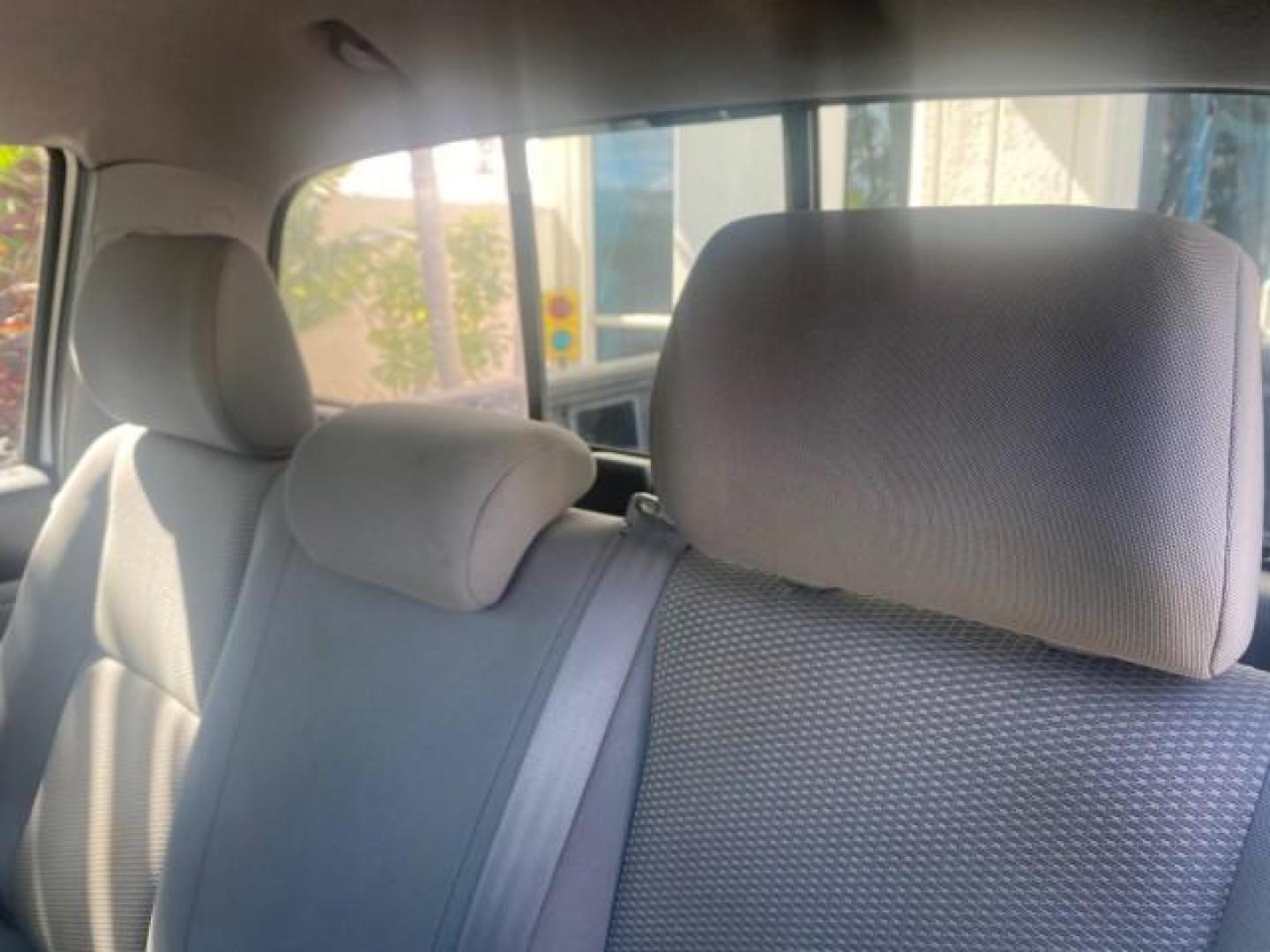 2009 Super White /Graphite Toyota Tacoma LOW MILES 25,398 1 OWNER (5TENX22N19Z) with an 2.7L DOHC EFI 16-Valve I4 VVT-i Engine engine, Automatic transmission, located at 4701 North Dixie Hwy, Pompano Beach, FL, 33064, (954) 422-2889, 26.240938, -80.123474 - OUR WEBPAGE FLORIDACARS1.COM HAS OVER 100 PHOTOS AND FREE CARFAX LINK 2009 TOYOTA TACOMA ICE COLD AC ONE OF A KIND FIND VIN: 5TENX22N19Z601422 5 T E N X 2 2 N 1 9 Z 6 0 1 4 2 2 PICKUP 2.7L I4 F DOHC 16V GASOLINE 28 MPG REAR WHEEL DRIVE Features ABS Brakes AM/FM Stereo Automatic Transmission Auxiliar - Photo#68