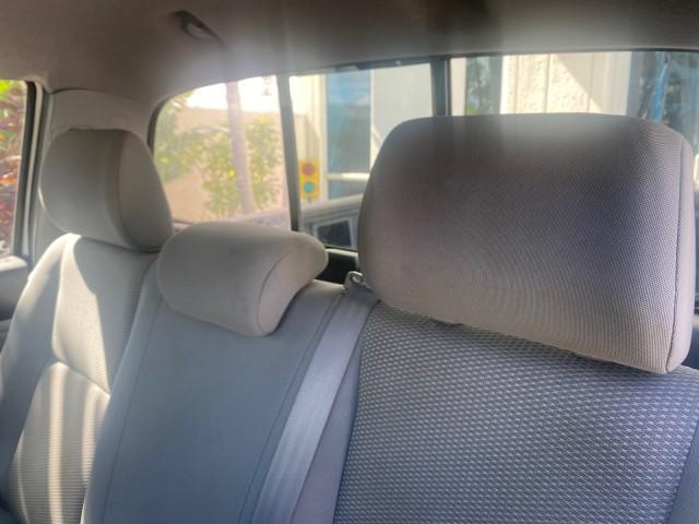 2009 Super White /Graphite Toyota Tacoma LOW MILES 25,398 1 OWNER (5TENX22N19Z) with an 2.7L DOHC EFI 16-Valve I4 VVT-i Engine engine, Automatic transmission, located at 4701 North Dixie Hwy, Pompano Beach, FL, 33064, (954) 422-2889, 26.240938, -80.123474 - OUR WEBPAGE FLORIDACARS1.COM HAS OVER 100 PHOTOS AND FREE CARFAX LINK 2009 TOYOTA TACOMA ICE COLD AC ONE OF A KIND FIND TOW PACKAGE VIN: 5TENX22N19Z601422 5 T E N X 2 2 N 1 9 Z 6 0 1 4 2 2 PICKUP 2.7L I4 F DOHC 16V GASOLINE 28 MPG REAR WHEEL DRIVE Features ABS Brakes AM/FM Stereo Automatic Transmiss - Photo#66