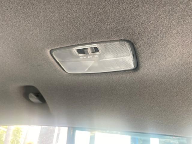 2009 Super White /Graphite Toyota Tacoma LOW MILES 25,398 1 OWNER (5TENX22N19Z) with an 2.7L DOHC EFI 16-Valve I4 VVT-i Engine engine, Automatic transmission, located at 4701 North Dixie Hwy, Pompano Beach, FL, 33064, (954) 422-2889, 26.240938, -80.123474 - OUR WEBPAGE FLORIDACARS1.COM HAS OVER 100 PHOTOS AND FREE CARFAX LINK 2009 TOYOTA TACOMA ICE COLD AC ONE OF A KIND FIND TOW PACKAGE VIN: 5TENX22N19Z601422 5 T E N X 2 2 N 1 9 Z 6 0 1 4 2 2 PICKUP 2.7L I4 F DOHC 16V GASOLINE 28 MPG REAR WHEEL DRIVE Features ABS Brakes AM/FM Stereo Automatic Transmiss - Photo#68