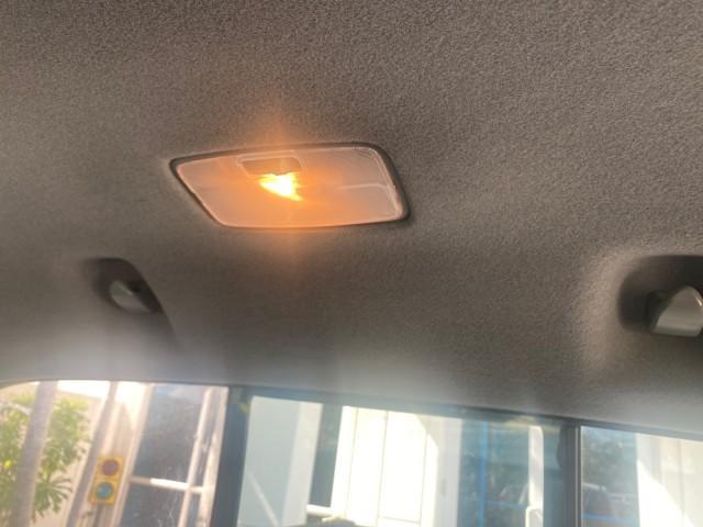 2009 Super White /Graphite Toyota Tacoma LOW MILES 25,398 1 OWNER (5TENX22N19Z) with an 2.7L DOHC EFI 16-Valve I4 VVT-i Engine engine, Automatic transmission, located at 4701 North Dixie Hwy, Pompano Beach, FL, 33064, (954) 422-2889, 26.240938, -80.123474 - OUR WEBPAGE FLORIDACARS1.COM HAS OVER 100 PHOTOS AND FREE CARFAX LINK 2009 TOYOTA TACOMA ICE COLD AC ONE OF A KIND FIND TOW PACKAGE VIN: 5TENX22N19Z601422 5 T E N X 2 2 N 1 9 Z 6 0 1 4 2 2 PICKUP 2.7L I4 F DOHC 16V GASOLINE 28 MPG REAR WHEEL DRIVE Features ABS Brakes AM/FM Stereo Automatic Transmiss - Photo#69