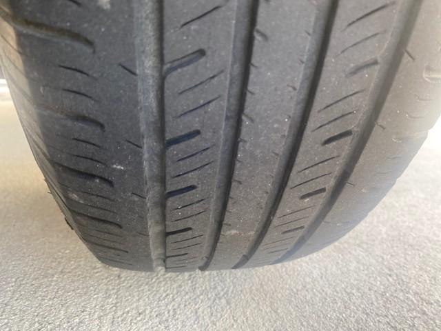 2009 Super White /Graphite Toyota Tacoma LOW MILES 25,398 1 OWNER (5TENX22N19Z) with an 2.7L DOHC EFI 16-Valve I4 VVT-i Engine engine, Automatic transmission, located at 4701 North Dixie Hwy, Pompano Beach, FL, 33064, (954) 422-2889, 26.240938, -80.123474 - OUR WEBPAGE FLORIDACARS1.COM HAS OVER 100 PHOTOS AND FREE CARFAX LINK 2009 TOYOTA TACOMA ICE COLD AC ONE OF A KIND FIND TOW PACKAGE VIN: 5TENX22N19Z601422 5 T E N X 2 2 N 1 9 Z 6 0 1 4 2 2 PICKUP 2.7L I4 F DOHC 16V GASOLINE 28 MPG REAR WHEEL DRIVE Features ABS Brakes AM/FM Stereo Automatic Transmiss - Photo#75