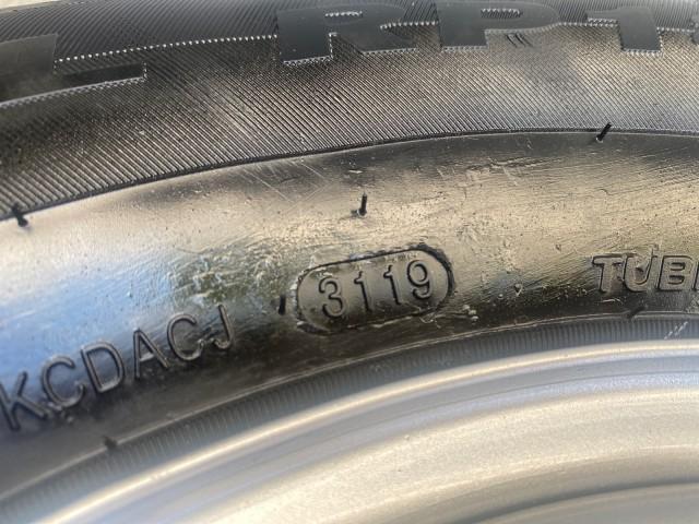 2009 Super White /Graphite Toyota Tacoma LOW MILES 25,398 1 OWNER (5TENX22N19Z) with an 2.7L DOHC EFI 16-Valve I4 VVT-i Engine engine, Automatic transmission, located at 4701 North Dixie Hwy, Pompano Beach, FL, 33064, (954) 422-2889, 26.240938, -80.123474 - OUR WEBPAGE FLORIDACARS1.COM HAS OVER 100 PHOTOS AND FREE CARFAX LINK 2009 TOYOTA TACOMA ICE COLD AC ONE OF A KIND FIND TOW PACKAGE VIN: 5TENX22N19Z601422 5 T E N X 2 2 N 1 9 Z 6 0 1 4 2 2 PICKUP 2.7L I4 F DOHC 16V GASOLINE 28 MPG REAR WHEEL DRIVE Features ABS Brakes AM/FM Stereo Automatic Transmiss - Photo#76