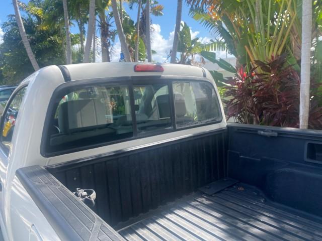 2009 Super White /Graphite Toyota Tacoma LOW MILES 25,398 1 OWNER (5TENX22N19Z) with an 2.7L DOHC EFI 16-Valve I4 VVT-i Engine engine, Automatic transmission, located at 4701 North Dixie Hwy, Pompano Beach, FL, 33064, (954) 422-2889, 26.240938, -80.123474 - OUR WEBPAGE FLORIDACARS1.COM HAS OVER 100 PHOTOS AND FREE CARFAX LINK 2009 TOYOTA TACOMA ICE COLD AC ONE OF A KIND FIND TOW PACKAGE VIN: 5TENX22N19Z601422 5 T E N X 2 2 N 1 9 Z 6 0 1 4 2 2 PICKUP 2.7L I4 F DOHC 16V GASOLINE 28 MPG REAR WHEEL DRIVE Features ABS Brakes AM/FM Stereo Automatic Transmiss - Photo#77