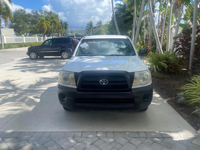 2009 Super White /Graphite Toyota Tacoma LOW MILES 25,398 1 OWNER (5TENX22N19Z) with an 2.7L DOHC EFI 16-Valve I4 VVT-i Engine engine, Automatic transmission, located at 4701 North Dixie Hwy, Pompano Beach, FL, 33064, (954) 422-2889, 26.240938, -80.123474 - OUR WEBPAGE FLORIDACARS1.COM HAS OVER 100 PHOTOS AND FREE CARFAX LINK 2009 TOYOTA TACOMA ICE COLD AC ONE OF A KIND FIND TOW PACKAGE VIN: 5TENX22N19Z601422 5 T E N X 2 2 N 1 9 Z 6 0 1 4 2 2 PICKUP 2.7L I4 F DOHC 16V GASOLINE 28 MPG REAR WHEEL DRIVE Features ABS Brakes AM/FM Stereo Automatic Transmiss - Photo#94