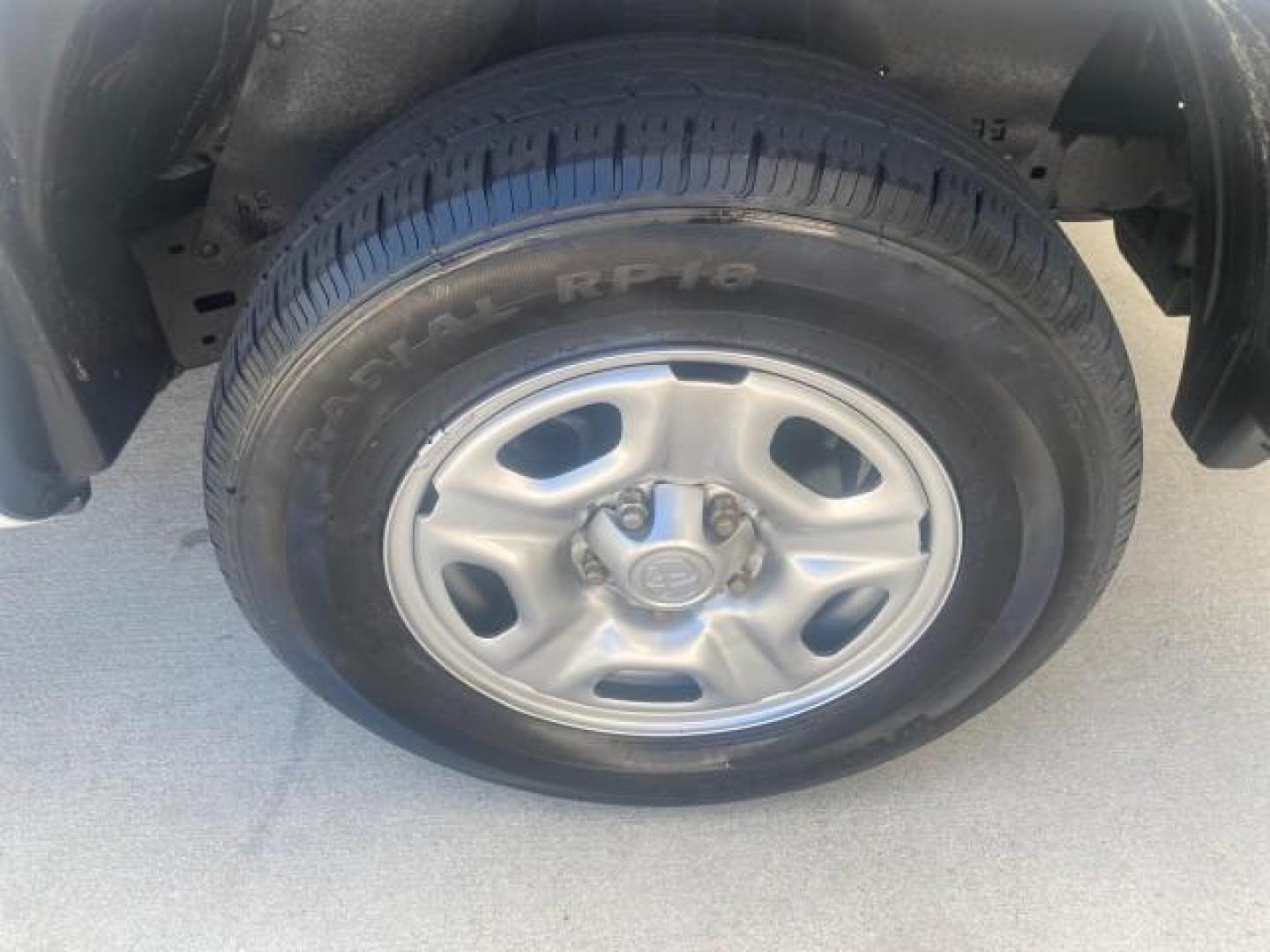 2009 Super White /Graphite Toyota Tacoma LOW MILES 25,398 1 OWNER (5TENX22N19Z) with an 2.7L DOHC EFI 16-Valve I4 VVT-i Engine engine, Automatic transmission, located at 4701 North Dixie Hwy, Pompano Beach, FL, 33064, (954) 422-2889, 26.240938, -80.123474 - OUR WEBPAGE FLORIDACARS1.COM HAS OVER 100 PHOTOS AND FREE CARFAX LINK 2009 TOYOTA TACOMA ICE COLD AC ONE OF A KIND FIND VIN: 5TENX22N19Z601422 5 T E N X 2 2 N 1 9 Z 6 0 1 4 2 2 PICKUP 2.7L I4 F DOHC 16V GASOLINE 28 MPG REAR WHEEL DRIVE Features ABS Brakes AM/FM Stereo Automatic Transmission Auxiliar - Photo#97