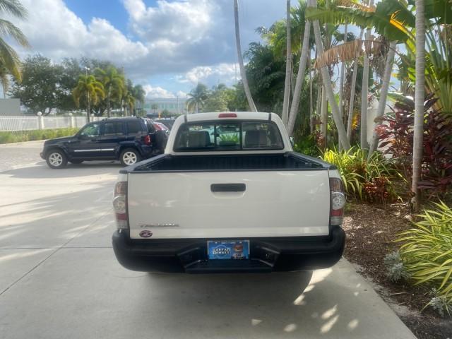 2009 Super White /Graphite Toyota Tacoma LOW MILES 25,398 1 OWNER (5TENX22N19Z) with an 2.7L DOHC EFI 16-Valve I4 VVT-i Engine engine, Automatic transmission, located at 4701 North Dixie Hwy, Pompano Beach, FL, 33064, (954) 422-2889, 26.240938, -80.123474 - OUR WEBPAGE FLORIDACARS1.COM HAS OVER 100 PHOTOS AND FREE CARFAX LINK 2009 TOYOTA TACOMA ICE COLD AC ONE OF A KIND FIND TOW PACKAGE VIN: 5TENX22N19Z601422 5 T E N X 2 2 N 1 9 Z 6 0 1 4 2 2 PICKUP 2.7L I4 F DOHC 16V GASOLINE 28 MPG REAR WHEEL DRIVE Features ABS Brakes AM/FM Stereo Automatic Transmiss - Photo#6