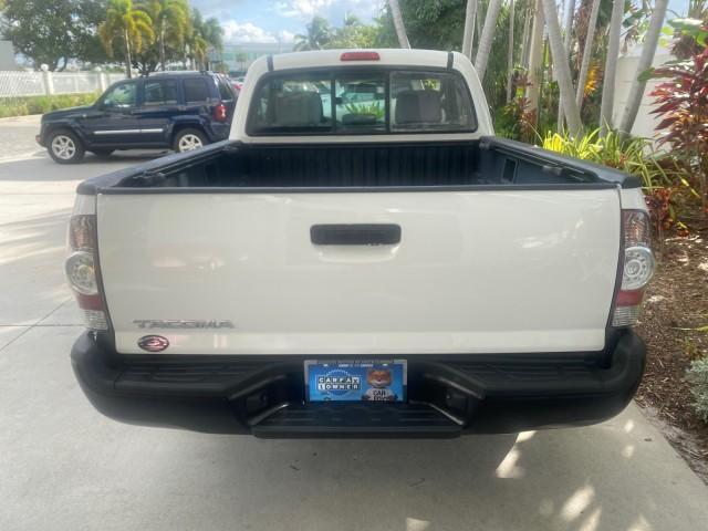 2009 Super White /Graphite Toyota Tacoma LOW MILES 25,398 1 OWNER (5TENX22N19Z) with an 2.7L DOHC EFI 16-Valve I4 VVT-i Engine engine, Automatic transmission, located at 4701 North Dixie Hwy, Pompano Beach, FL, 33064, (954) 422-2889, 26.240938, -80.123474 - OUR WEBPAGE FLORIDACARS1.COM HAS OVER 100 PHOTOS AND FREE CARFAX LINK 2009 TOYOTA TACOMA ICE COLD AC ONE OF A KIND FIND TOW PACKAGE VIN: 5TENX22N19Z601422 5 T E N X 2 2 N 1 9 Z 6 0 1 4 2 2 PICKUP 2.7L I4 F DOHC 16V GASOLINE 28 MPG REAR WHEEL DRIVE Features ABS Brakes AM/FM Stereo Automatic Transmiss - Photo#36