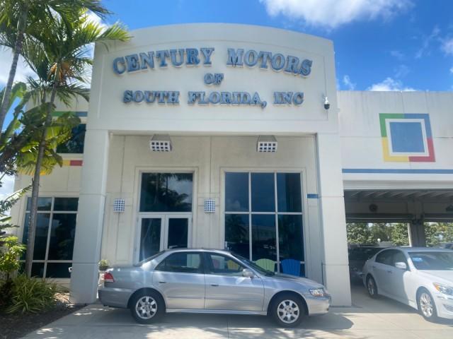 2001 Satin Silver Metallic /Ivory Honda Accord Sdn EX LOW MILES 67,683 (JHMCG56601C) with an 2.3L 16-Valve VTEC I4 LEV-Certified Engine engine, Automatic transmission, located at 4701 North Dixie Hwy, Pompano Beach, FL, 33064, (954) 422-2889, 26.240938, -80.123474 - OUR WEBPAGE FLORIDACARS1.COM HAS OVER 100 PHOTOS AND FREE CARFAX LINK 2001 HONDA ACCORD EX VIN: JHMCG56601C020555 J H M C G 5 6 6 0 1 C 0 2 0 5 5 5 SEDAN 4 DR 2.3L I4 F OHV GASOLINE FRONT WHEEL DRIVE Features ABS Brakes Air Conditioning Alloy Wheels AM/FM Stereo Automatic Transmission Cassette Playe - Photo#0