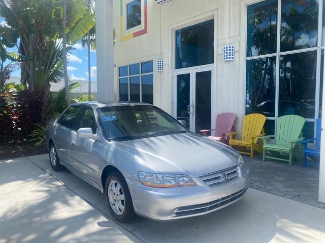 2001 Satin Silver Metallic /Ivory Honda Accord Sdn EX LOW MILES 67,683 (JHMCG56601C) with an 2.3L 16-Valve VTEC I4 LEV-Certified Engine engine, Automatic transmission, located at 4701 North Dixie Hwy, Pompano Beach, FL, 33064, (954) 422-2889, 26.240938, -80.123474 - OUR WEBPAGE FLORIDACARS1.COM HAS OVER 100 PHOTOS AND FREE CARFAX LINK 2001 HONDA ACCORD EX VIN: JHMCG56601C020555 J H M C G 5 6 6 0 1 C 0 2 0 5 5 5 SEDAN 4 DR 2.3L I4 F OHV GASOLINE FRONT WHEEL DRIVE Features ABS Brakes Air Conditioning Alloy Wheels AM/FM Stereo Automatic Transmission Cassette Playe - Photo#1