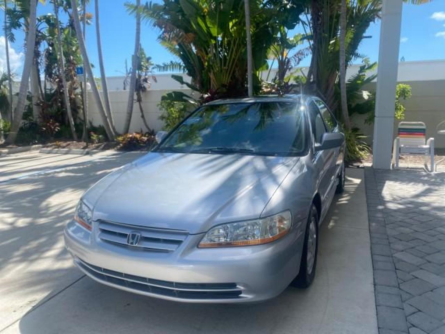 2001 Satin Silver Metallic /Ivory Honda Accord Sdn EX LOW MILES 67,683 (JHMCG56601C) with an 2.3L 16-Valve VTEC I4 LEV-Certified Engine engine, Automatic transmission, located at 4701 North Dixie Hwy, Pompano Beach, FL, 33064, (954) 422-2889, 26.240938, -80.123474 - OUR WEBPAGE FLORIDACARS1.COM HAS OVER 100 PHOTOS AND FREE CARFAX LINK 2001 HONDA ACCORD EX VIN: JHMCG56601C020555 J H M C G 5 6 6 0 1 C 0 2 0 5 5 5 SEDAN 4 DR 2.3L I4 F OHV GASOLINE FRONT WHEEL DRIVE Features ABS Brakes Air Conditioning Alloy Wheels AM/FM Stereo Automatic Transmission Cassette Playe - Photo#3