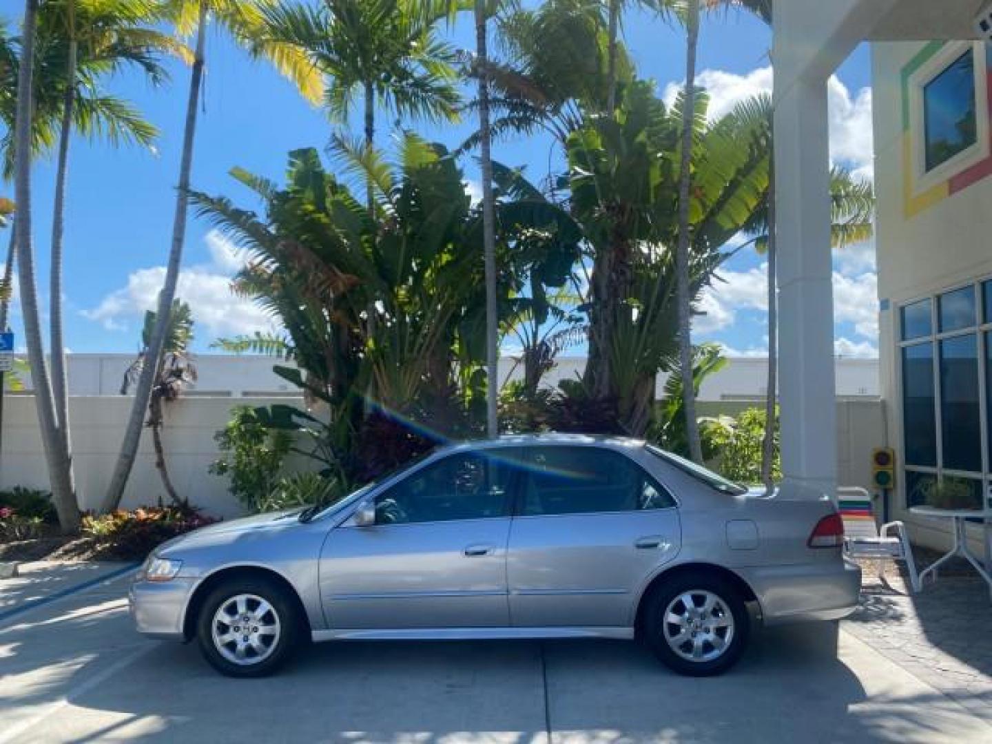 2001 Satin Silver Metallic /Ivory Honda Accord Sdn EX LOW MILES 67,683 (JHMCG56601C) with an 2.3L 16-Valve VTEC I4 LEV-Certified Engine engine, Automatic transmission, located at 4701 North Dixie Hwy, Pompano Beach, FL, 33064, (954) 422-2889, 26.240938, -80.123474 - OUR WEBPAGE FLORIDACARS1.COM HAS OVER 100 PHOTOS AND FREE CARFAX LINK 2001 HONDA ACCORD EX VIN: JHMCG56601C020555 J H M C G 5 6 6 0 1 C 0 2 0 5 5 5 SEDAN 4 DR 2.3L I4 F OHV GASOLINE FRONT WHEEL DRIVE Features ABS Brakes Air Conditioning Alloy Wheels AM/FM Stereo Automatic Transmission Cassette Playe - Photo#4