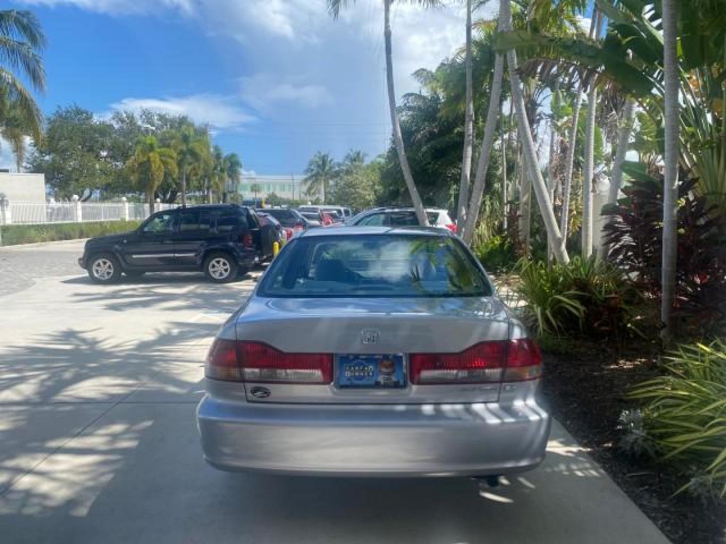 2001 Satin Silver Metallic /Ivory Honda Accord Sdn EX LOW MILES 67,683 (JHMCG56601C) with an 2.3L 16-Valve VTEC I4 LEV-Certified Engine engine, Automatic transmission, located at 4701 North Dixie Hwy, Pompano Beach, FL, 33064, (954) 422-2889, 26.240938, -80.123474 - OUR WEBPAGE FLORIDACARS1.COM HAS OVER 100 PHOTOS AND FREE CARFAX LINK 2001 HONDA ACCORD EX VIN: JHMCG56601C020555 J H M C G 5 6 6 0 1 C 0 2 0 5 5 5 SEDAN 4 DR 2.3L I4 F OHV GASOLINE FRONT WHEEL DRIVE Features ABS Brakes Air Conditioning Alloy Wheels AM/FM Stereo Automatic Transmission Cassette Playe - Photo#6
