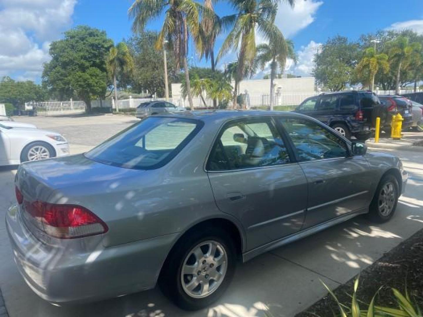2001 Satin Silver Metallic /Ivory Honda Accord Sdn EX LOW MILES 67,683 (JHMCG56601C) with an 2.3L 16-Valve VTEC I4 LEV-Certified Engine engine, Automatic transmission, located at 4701 North Dixie Hwy, Pompano Beach, FL, 33064, (954) 422-2889, 26.240938, -80.123474 - OUR WEBPAGE FLORIDACARS1.COM HAS OVER 100 PHOTOS AND FREE CARFAX LINK 2001 HONDA ACCORD EX VIN: JHMCG56601C020555 J H M C G 5 6 6 0 1 C 0 2 0 5 5 5 SEDAN 4 DR 2.3L I4 F OHV GASOLINE FRONT WHEEL DRIVE Features ABS Brakes Air Conditioning Alloy Wheels AM/FM Stereo Automatic Transmission Cassette Playe - Photo#7