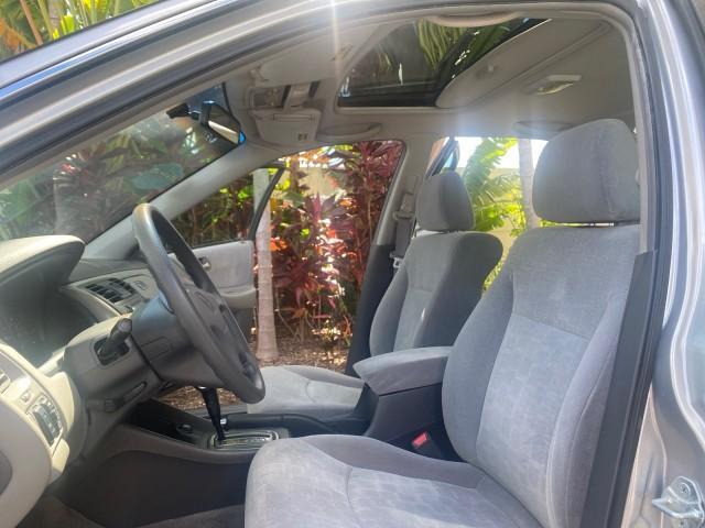 2001 Satin Silver Metallic /Ivory Honda Accord Sdn EX LOW MILES 67,683 (JHMCG56601C) with an 2.3L 16-Valve VTEC I4 LEV-Certified Engine engine, Automatic transmission, located at 4701 North Dixie Hwy, Pompano Beach, FL, 33064, (954) 422-2889, 26.240938, -80.123474 - OUR WEBPAGE FLORIDACARS1.COM HAS OVER 100 PHOTOS AND FREE CARFAX LINK 2001 HONDA ACCORD EX VIN: JHMCG56601C020555 J H M C G 5 6 6 0 1 C 0 2 0 5 5 5 SEDAN 4 DR 2.3L I4 F OHV GASOLINE FRONT WHEEL DRIVE Features ABS Brakes Air Conditioning Alloy Wheels AM/FM Stereo Automatic Transmission Cassette Playe - Photo#10