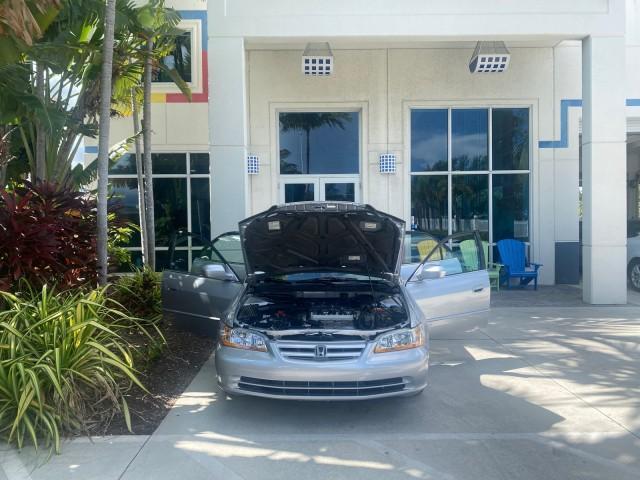 2001 Satin Silver Metallic /Ivory Honda Accord Sdn EX LOW MILES 67,683 (JHMCG56601C) with an 2.3L 16-Valve VTEC I4 LEV-Certified Engine engine, Automatic transmission, located at 4701 North Dixie Hwy, Pompano Beach, FL, 33064, (954) 422-2889, 26.240938, -80.123474 - OUR WEBPAGE FLORIDACARS1.COM HAS OVER 100 PHOTOS AND FREE CARFAX LINK 2001 HONDA ACCORD EX VIN: JHMCG56601C020555 J H M C G 5 6 6 0 1 C 0 2 0 5 5 5 SEDAN 4 DR 2.3L I4 F OHV GASOLINE FRONT WHEEL DRIVE Features ABS Brakes Air Conditioning Alloy Wheels AM/FM Stereo Automatic Transmission Cassette Playe - Photo#16