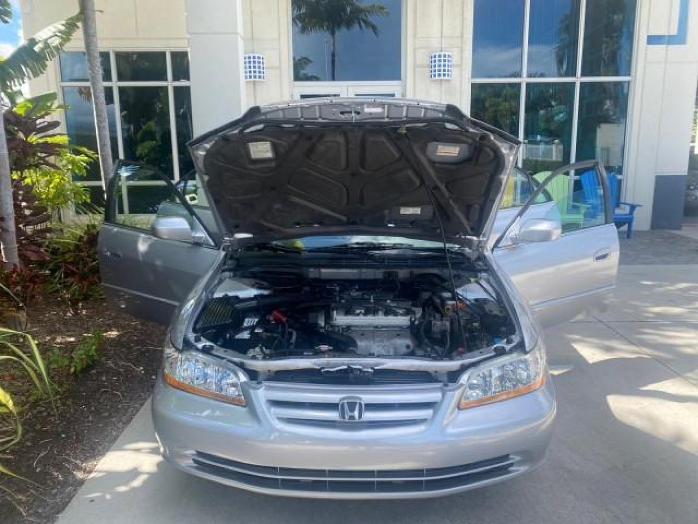 2001 Satin Silver Metallic /Ivory Honda Accord Sdn EX LOW MILES 67,683 (JHMCG56601C) with an 2.3L 16-Valve VTEC I4 LEV-Certified Engine engine, Automatic transmission, located at 4701 North Dixie Hwy, Pompano Beach, FL, 33064, (954) 422-2889, 26.240938, -80.123474 - OUR WEBPAGE FLORIDACARS1.COM HAS OVER 100 PHOTOS AND FREE CARFAX LINK 2001 HONDA ACCORD EX VIN: JHMCG56601C020555 J H M C G 5 6 6 0 1 C 0 2 0 5 5 5 SEDAN 4 DR 2.3L I4 F OHV GASOLINE FRONT WHEEL DRIVE Features ABS Brakes Air Conditioning Alloy Wheels AM/FM Stereo Automatic Transmission Cassette Playe - Photo#17