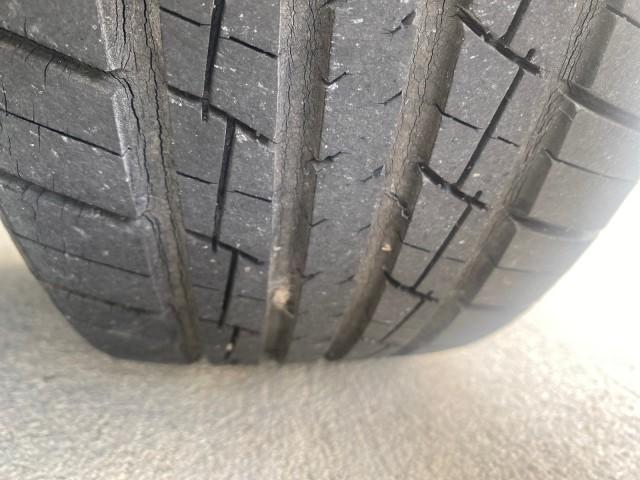 2001 Satin Silver Metallic /Ivory Honda Accord Sdn EX LOW MILES 67,683 (JHMCG56601C) with an 2.3L 16-Valve VTEC I4 LEV-Certified Engine engine, Automatic transmission, located at 4701 North Dixie Hwy, Pompano Beach, FL, 33064, (954) 422-2889, 26.240938, -80.123474 - OUR WEBPAGE FLORIDACARS1.COM HAS OVER 100 PHOTOS AND FREE CARFAX LINK 2001 HONDA ACCORD EX VIN: JHMCG56601C020555 J H M C G 5 6 6 0 1 C 0 2 0 5 5 5 SEDAN 4 DR 2.3L I4 F OHV GASOLINE FRONT WHEEL DRIVE Features ABS Brakes Air Conditioning Alloy Wheels AM/FM Stereo Automatic Transmission Cassette Playe - Photo#20