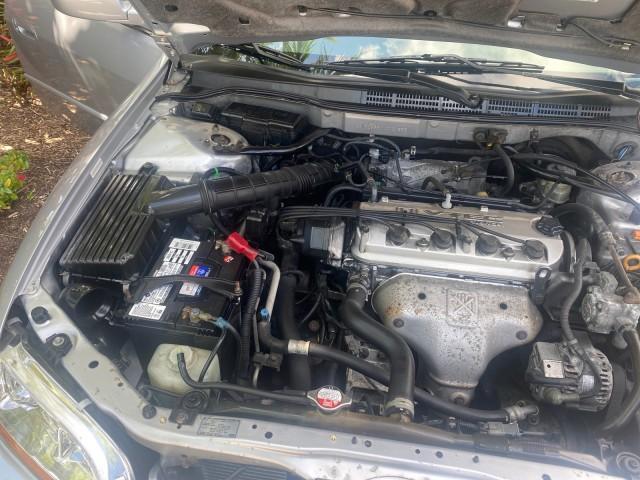 2001 Satin Silver Metallic /Ivory Honda Accord Sdn EX LOW MILES 67,683 (JHMCG56601C) with an 2.3L 16-Valve VTEC I4 LEV-Certified Engine engine, Automatic transmission, located at 4701 North Dixie Hwy, Pompano Beach, FL, 33064, (954) 422-2889, 26.240938, -80.123474 - OUR WEBPAGE FLORIDACARS1.COM HAS OVER 100 PHOTOS AND FREE CARFAX LINK 2001 HONDA ACCORD EX VIN: JHMCG56601C020555 J H M C G 5 6 6 0 1 C 0 2 0 5 5 5 SEDAN 4 DR 2.3L I4 F OHV GASOLINE FRONT WHEEL DRIVE Features ABS Brakes Air Conditioning Alloy Wheels AM/FM Stereo Automatic Transmission Cassette Playe - Photo#25