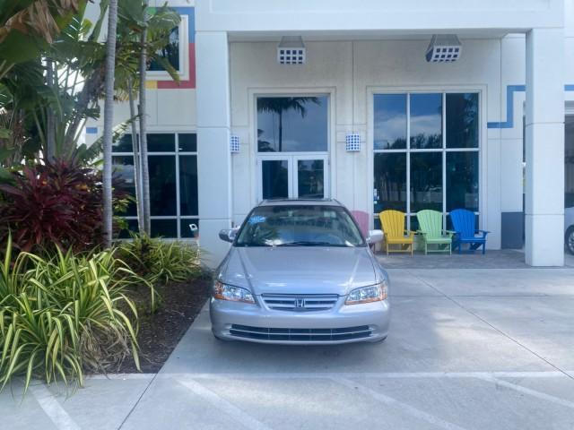 2001 Satin Silver Metallic /Ivory Honda Accord Sdn EX LOW MILES 67,683 (JHMCG56601C) with an 2.3L 16-Valve VTEC I4 LEV-Certified Engine engine, Automatic transmission, located at 4701 North Dixie Hwy, Pompano Beach, FL, 33064, (954) 422-2889, 26.240938, -80.123474 - OUR WEBPAGE FLORIDACARS1.COM HAS OVER 100 PHOTOS AND FREE CARFAX LINK 2001 HONDA ACCORD EX VIN: JHMCG56601C020555 J H M C G 5 6 6 0 1 C 0 2 0 5 5 5 SEDAN 4 DR 2.3L I4 F OHV GASOLINE FRONT WHEEL DRIVE Features ABS Brakes Air Conditioning Alloy Wheels AM/FM Stereo Automatic Transmission Cassette Playe - Photo#27