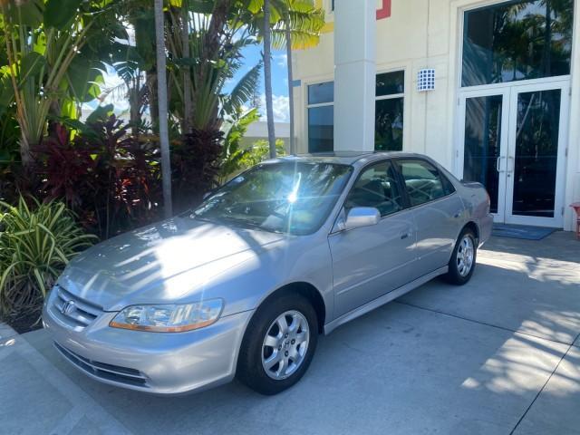 2001 Satin Silver Metallic /Ivory Honda Accord Sdn EX LOW MILES 67,683 (JHMCG56601C) with an 2.3L 16-Valve VTEC I4 LEV-Certified Engine engine, Automatic transmission, located at 4701 North Dixie Hwy, Pompano Beach, FL, 33064, (954) 422-2889, 26.240938, -80.123474 - OUR WEBPAGE FLORIDACARS1.COM HAS OVER 100 PHOTOS AND FREE CARFAX LINK 2001 HONDA ACCORD EX VIN: JHMCG56601C020555 J H M C G 5 6 6 0 1 C 0 2 0 5 5 5 SEDAN 4 DR 2.3L I4 F OHV GASOLINE FRONT WHEEL DRIVE Features ABS Brakes Air Conditioning Alloy Wheels AM/FM Stereo Automatic Transmission Cassette Playe - Photo#30
