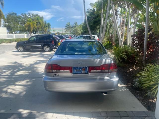 2001 Satin Silver Metallic /Ivory Honda Accord Sdn EX LOW MILES 67,683 (JHMCG56601C) with an 2.3L 16-Valve VTEC I4 LEV-Certified Engine engine, Automatic transmission, located at 4701 North Dixie Hwy, Pompano Beach, FL, 33064, (954) 422-2889, 26.240938, -80.123474 - OUR WEBPAGE FLORIDACARS1.COM HAS OVER 100 PHOTOS AND FREE CARFAX LINK 2001 HONDA ACCORD EX VIN: JHMCG56601C020555 J H M C G 5 6 6 0 1 C 0 2 0 5 5 5 SEDAN 4 DR 2.3L I4 F OHV GASOLINE FRONT WHEEL DRIVE Features ABS Brakes Air Conditioning Alloy Wheels AM/FM Stereo Automatic Transmission Cassette Playe - Photo#35