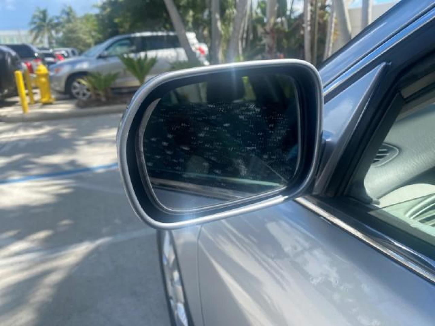 2001 Satin Silver Metallic /Ivory Honda Accord Sdn EX LOW MILES 67,683 (JHMCG56601C) with an 2.3L 16-Valve VTEC I4 LEV-Certified Engine engine, Automatic transmission, located at 4701 North Dixie Hwy, Pompano Beach, FL, 33064, (954) 422-2889, 26.240938, -80.123474 - OUR WEBPAGE FLORIDACARS1.COM HAS OVER 100 PHOTOS AND FREE CARFAX LINK 2001 HONDA ACCORD EX VIN: JHMCG56601C020555 J H M C G 5 6 6 0 1 C 0 2 0 5 5 5 SEDAN 4 DR 2.3L I4 F OHV GASOLINE FRONT WHEEL DRIVE Features ABS Brakes Air Conditioning Alloy Wheels AM/FM Stereo Automatic Transmission Cassette Playe - Photo#38