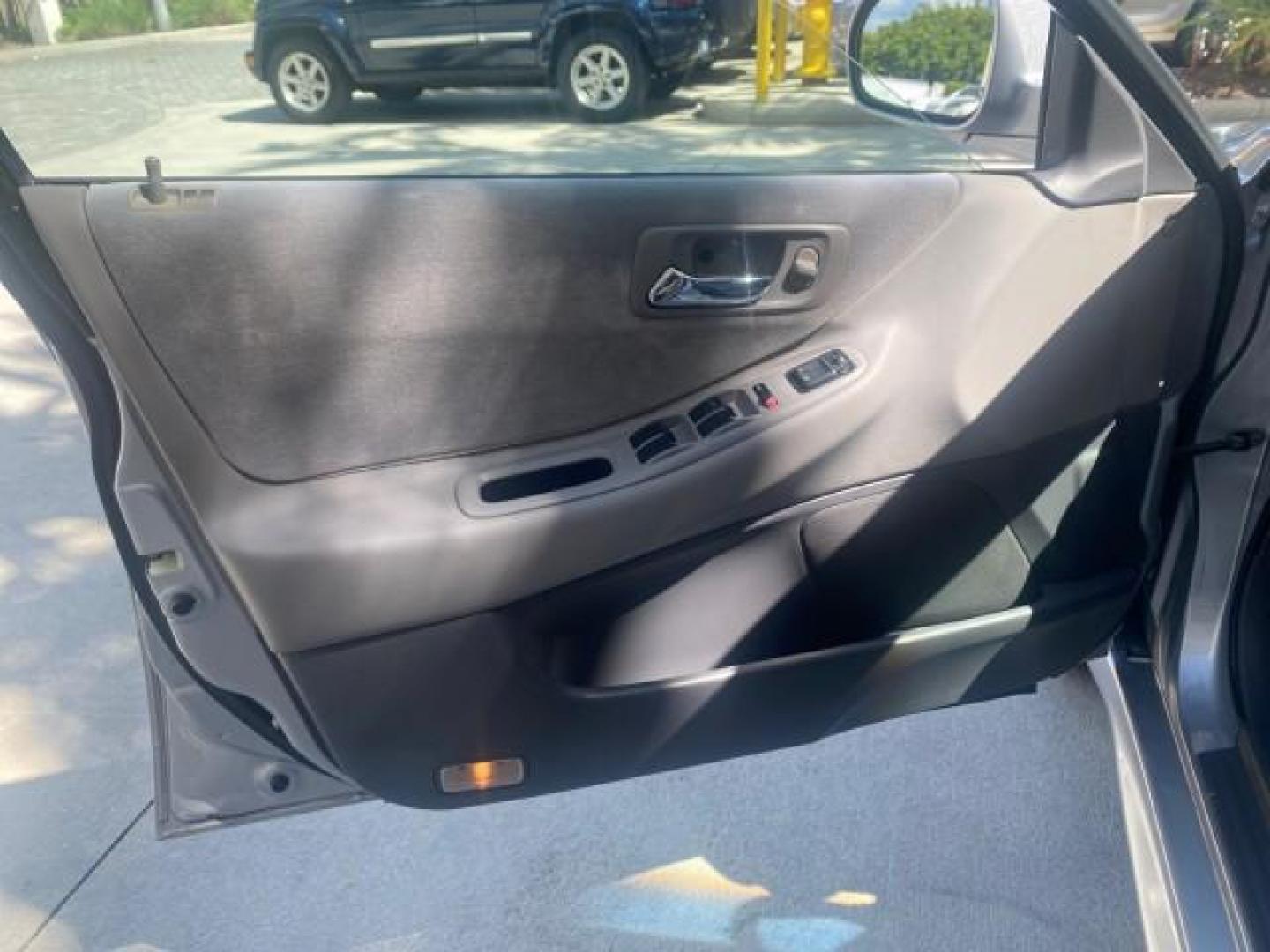 2001 Satin Silver Metallic /Ivory Honda Accord Sdn EX LOW MILES 67,683 (JHMCG56601C) with an 2.3L 16-Valve VTEC I4 LEV-Certified Engine engine, Automatic transmission, located at 4701 North Dixie Hwy, Pompano Beach, FL, 33064, (954) 422-2889, 26.240938, -80.123474 - OUR WEBPAGE FLORIDACARS1.COM HAS OVER 100 PHOTOS AND FREE CARFAX LINK 2001 HONDA ACCORD EX VIN: JHMCG56601C020555 J H M C G 5 6 6 0 1 C 0 2 0 5 5 5 SEDAN 4 DR 2.3L I4 F OHV GASOLINE FRONT WHEEL DRIVE Features ABS Brakes Air Conditioning Alloy Wheels AM/FM Stereo Automatic Transmission Cassette Playe - Photo#41