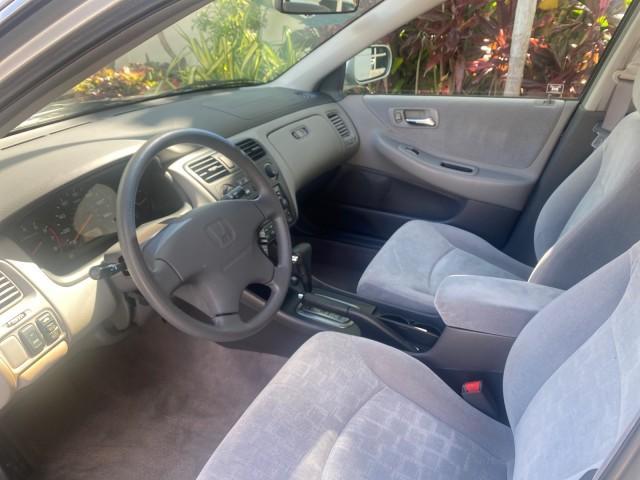 2001 Satin Silver Metallic /Ivory Honda Accord Sdn EX LOW MILES 67,683 (JHMCG56601C) with an 2.3L 16-Valve VTEC I4 LEV-Certified Engine engine, Automatic transmission, located at 4701 North Dixie Hwy, Pompano Beach, FL, 33064, (954) 422-2889, 26.240938, -80.123474 - OUR WEBPAGE FLORIDACARS1.COM HAS OVER 100 PHOTOS AND FREE CARFAX LINK 2001 HONDA ACCORD EX VIN: JHMCG56601C020555 J H M C G 5 6 6 0 1 C 0 2 0 5 5 5 SEDAN 4 DR 2.3L I4 F OHV GASOLINE FRONT WHEEL DRIVE Features ABS Brakes Air Conditioning Alloy Wheels AM/FM Stereo Automatic Transmission Cassette Playe - Photo#46