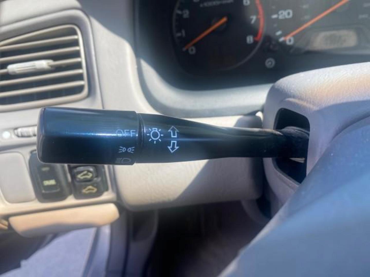 2001 Satin Silver Metallic /Ivory Honda Accord Sdn EX LOW MILES 67,683 (JHMCG56601C) with an 2.3L 16-Valve VTEC I4 LEV-Certified Engine engine, Automatic transmission, located at 4701 North Dixie Hwy, Pompano Beach, FL, 33064, (954) 422-2889, 26.240938, -80.123474 - OUR WEBPAGE FLORIDACARS1.COM HAS OVER 100 PHOTOS AND FREE CARFAX LINK 2001 HONDA ACCORD EX VIN: JHMCG56601C020555 J H M C G 5 6 6 0 1 C 0 2 0 5 5 5 SEDAN 4 DR 2.3L I4 F OHV GASOLINE FRONT WHEEL DRIVE Features ABS Brakes Air Conditioning Alloy Wheels AM/FM Stereo Automatic Transmission Cassette Playe - Photo#49