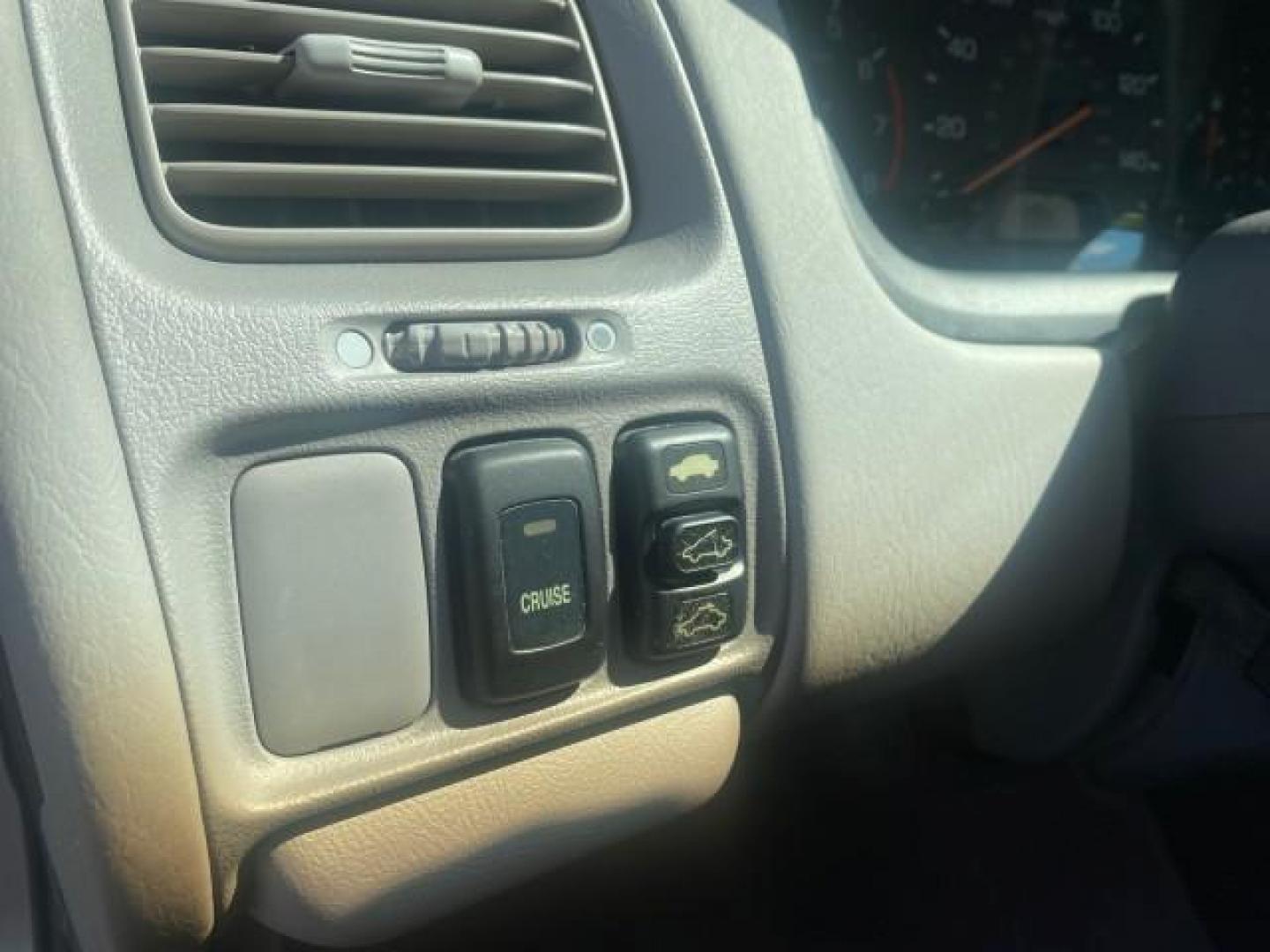 2001 Satin Silver Metallic /Ivory Honda Accord Sdn EX LOW MILES 67,683 (JHMCG56601C) with an 2.3L 16-Valve VTEC I4 LEV-Certified Engine engine, Automatic transmission, located at 4701 North Dixie Hwy, Pompano Beach, FL, 33064, (954) 422-2889, 26.240938, -80.123474 - OUR WEBPAGE FLORIDACARS1.COM HAS OVER 100 PHOTOS AND FREE CARFAX LINK 2001 HONDA ACCORD EX VIN: JHMCG56601C020555 J H M C G 5 6 6 0 1 C 0 2 0 5 5 5 SEDAN 4 DR 2.3L I4 F OHV GASOLINE FRONT WHEEL DRIVE Features ABS Brakes Air Conditioning Alloy Wheels AM/FM Stereo Automatic Transmission Cassette Playe - Photo#52