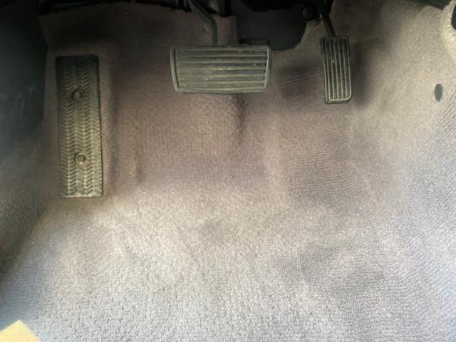 2001 Satin Silver Metallic /Ivory Honda Accord Sdn EX LOW MILES 67,683 (JHMCG56601C) with an 2.3L 16-Valve VTEC I4 LEV-Certified Engine engine, Automatic transmission, located at 4701 North Dixie Hwy, Pompano Beach, FL, 33064, (954) 422-2889, 26.240938, -80.123474 - OUR WEBPAGE FLORIDACARS1.COM HAS OVER 100 PHOTOS AND FREE CARFAX LINK 2001 HONDA ACCORD EX VIN: JHMCG56601C020555 J H M C G 5 6 6 0 1 C 0 2 0 5 5 5 SEDAN 4 DR 2.3L I4 F OHV GASOLINE FRONT WHEEL DRIVE Features ABS Brakes Air Conditioning Alloy Wheels AM/FM Stereo Automatic Transmission Cassette Playe - Photo#54