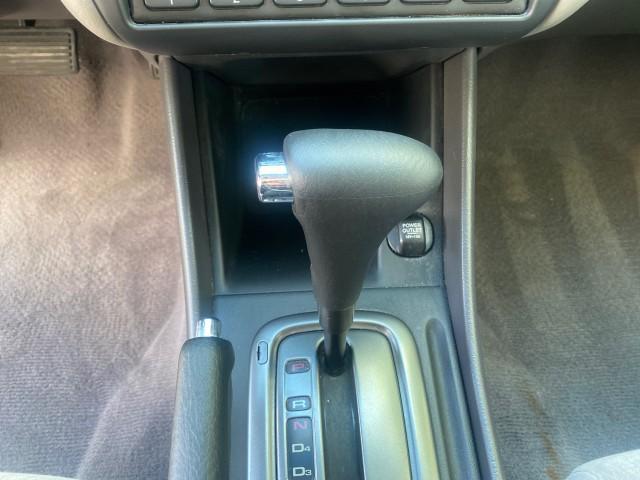 2001 Satin Silver Metallic /Ivory Honda Accord Sdn EX LOW MILES 67,683 (JHMCG56601C) with an 2.3L 16-Valve VTEC I4 LEV-Certified Engine engine, Automatic transmission, located at 4701 North Dixie Hwy, Pompano Beach, FL, 33064, (954) 422-2889, 26.240938, -80.123474 - OUR WEBPAGE FLORIDACARS1.COM HAS OVER 100 PHOTOS AND FREE CARFAX LINK 2001 HONDA ACCORD EX VIN: JHMCG56601C020555 J H M C G 5 6 6 0 1 C 0 2 0 5 5 5 SEDAN 4 DR 2.3L I4 F OHV GASOLINE FRONT WHEEL DRIVE Features ABS Brakes Air Conditioning Alloy Wheels AM/FM Stereo Automatic Transmission Cassette Playe - Photo#59