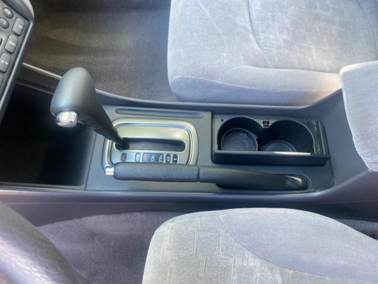 2001 Satin Silver Metallic /Ivory Honda Accord Sdn EX LOW MILES 67,683 (JHMCG56601C) with an 2.3L 16-Valve VTEC I4 LEV-Certified Engine engine, Automatic transmission, located at 4701 North Dixie Hwy, Pompano Beach, FL, 33064, (954) 422-2889, 26.240938, -80.123474 - OUR WEBPAGE FLORIDACARS1.COM HAS OVER 100 PHOTOS AND FREE CARFAX LINK 2001 HONDA ACCORD EX VIN: JHMCG56601C020555 J H M C G 5 6 6 0 1 C 0 2 0 5 5 5 SEDAN 4 DR 2.3L I4 F OHV GASOLINE FRONT WHEEL DRIVE Features ABS Brakes Air Conditioning Alloy Wheels AM/FM Stereo Automatic Transmission Cassette Playe - Photo#60