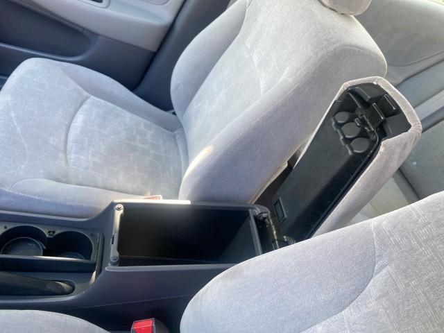 2001 Satin Silver Metallic /Ivory Honda Accord Sdn EX LOW MILES 67,683 (JHMCG56601C) with an 2.3L 16-Valve VTEC I4 LEV-Certified Engine engine, Automatic transmission, located at 4701 North Dixie Hwy, Pompano Beach, FL, 33064, (954) 422-2889, 26.240938, -80.123474 - OUR WEBPAGE FLORIDACARS1.COM HAS OVER 100 PHOTOS AND FREE CARFAX LINK 2001 HONDA ACCORD EX VIN: JHMCG56601C020555 J H M C G 5 6 6 0 1 C 0 2 0 5 5 5 SEDAN 4 DR 2.3L I4 F OHV GASOLINE FRONT WHEEL DRIVE Features ABS Brakes Air Conditioning Alloy Wheels AM/FM Stereo Automatic Transmission Cassette Playe - Photo#63