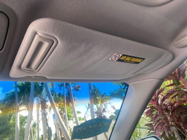 2001 Satin Silver Metallic /Ivory Honda Accord Sdn EX LOW MILES 67,683 (JHMCG56601C) with an 2.3L 16-Valve VTEC I4 LEV-Certified Engine engine, Automatic transmission, located at 4701 North Dixie Hwy, Pompano Beach, FL, 33064, (954) 422-2889, 26.240938, -80.123474 - OUR WEBPAGE FLORIDACARS1.COM HAS OVER 100 PHOTOS AND FREE CARFAX LINK 2001 HONDA ACCORD EX VIN: JHMCG56601C020555 J H M C G 5 6 6 0 1 C 0 2 0 5 5 5 SEDAN 4 DR 2.3L I4 F OHV GASOLINE FRONT WHEEL DRIVE Features ABS Brakes Air Conditioning Alloy Wheels AM/FM Stereo Automatic Transmission Cassette Playe - Photo#67