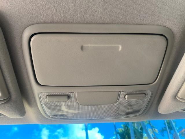 2001 Satin Silver Metallic /Ivory Honda Accord Sdn EX LOW MILES 67,683 (JHMCG56601C) with an 2.3L 16-Valve VTEC I4 LEV-Certified Engine engine, Automatic transmission, located at 4701 North Dixie Hwy, Pompano Beach, FL, 33064, (954) 422-2889, 26.240938, -80.123474 - OUR WEBPAGE FLORIDACARS1.COM HAS OVER 100 PHOTOS AND FREE CARFAX LINK 2001 HONDA ACCORD EX VIN: JHMCG56601C020555 J H M C G 5 6 6 0 1 C 0 2 0 5 5 5 SEDAN 4 DR 2.3L I4 F OHV GASOLINE FRONT WHEEL DRIVE Features ABS Brakes Air Conditioning Alloy Wheels AM/FM Stereo Automatic Transmission Cassette Playe - Photo#69