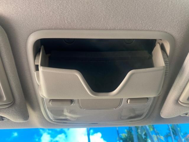 2001 Satin Silver Metallic /Ivory Honda Accord Sdn EX LOW MILES 67,683 (JHMCG56601C) with an 2.3L 16-Valve VTEC I4 LEV-Certified Engine engine, Automatic transmission, located at 4701 North Dixie Hwy, Pompano Beach, FL, 33064, (954) 422-2889, 26.240938, -80.123474 - OUR WEBPAGE FLORIDACARS1.COM HAS OVER 100 PHOTOS AND FREE CARFAX LINK 2001 HONDA ACCORD EX VIN: JHMCG56601C020555 J H M C G 5 6 6 0 1 C 0 2 0 5 5 5 SEDAN 4 DR 2.3L I4 F OHV GASOLINE FRONT WHEEL DRIVE Features ABS Brakes Air Conditioning Alloy Wheels AM/FM Stereo Automatic Transmission Cassette Playe - Photo#70