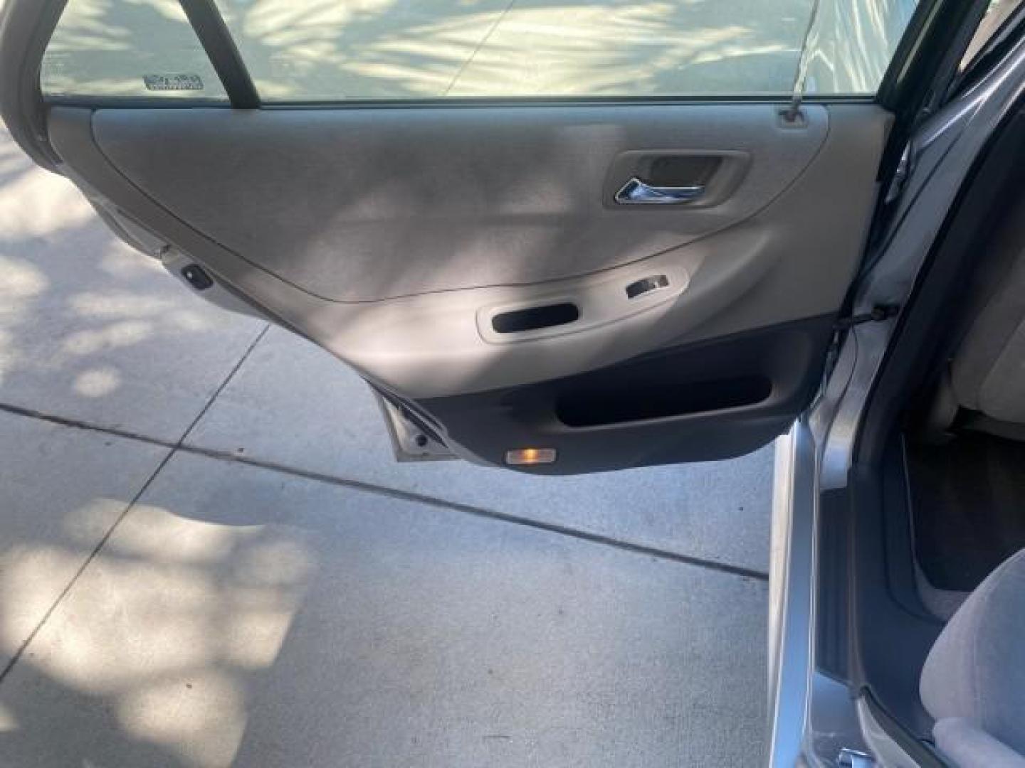 2001 Satin Silver Metallic /Ivory Honda Accord Sdn EX LOW MILES 67,683 (JHMCG56601C) with an 2.3L 16-Valve VTEC I4 LEV-Certified Engine engine, Automatic transmission, located at 4701 North Dixie Hwy, Pompano Beach, FL, 33064, (954) 422-2889, 26.240938, -80.123474 - OUR WEBPAGE FLORIDACARS1.COM HAS OVER 100 PHOTOS AND FREE CARFAX LINK 2001 HONDA ACCORD EX VIN: JHMCG56601C020555 J H M C G 5 6 6 0 1 C 0 2 0 5 5 5 SEDAN 4 DR 2.3L I4 F OHV GASOLINE FRONT WHEEL DRIVE Features ABS Brakes Air Conditioning Alloy Wheels AM/FM Stereo Automatic Transmission Cassette Playe - Photo#74