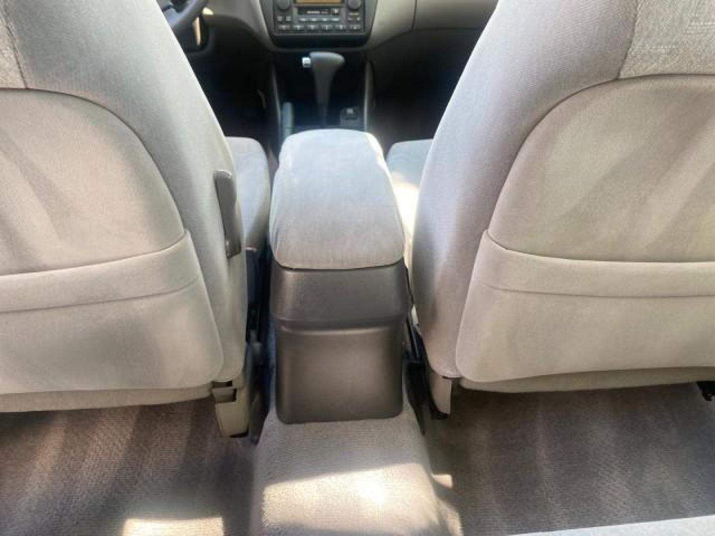 2001 Satin Silver Metallic /Ivory Honda Accord Sdn EX LOW MILES 67,683 (JHMCG56601C) with an 2.3L 16-Valve VTEC I4 LEV-Certified Engine engine, Automatic transmission, located at 4701 North Dixie Hwy, Pompano Beach, FL, 33064, (954) 422-2889, 26.240938, -80.123474 - OUR WEBPAGE FLORIDACARS1.COM HAS OVER 100 PHOTOS AND FREE CARFAX LINK 2001 HONDA ACCORD EX VIN: JHMCG56601C020555 J H M C G 5 6 6 0 1 C 0 2 0 5 5 5 SEDAN 4 DR 2.3L I4 F OHV GASOLINE FRONT WHEEL DRIVE Features ABS Brakes Air Conditioning Alloy Wheels AM/FM Stereo Automatic Transmission Cassette Playe - Photo#81