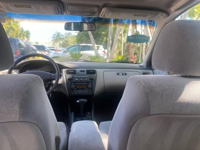 2001 Satin Silver Metallic /Ivory Honda Accord Sdn EX LOW MILES 67,683 (JHMCG56601C) with an 2.3L 16-Valve VTEC I4 LEV-Certified Engine engine, Automatic transmission, located at 4701 North Dixie Hwy, Pompano Beach, FL, 33064, (954) 422-2889, 26.240938, -80.123474 - OUR WEBPAGE FLORIDACARS1.COM HAS OVER 100 PHOTOS AND FREE CARFAX LINK 2001 HONDA ACCORD EX VIN: JHMCG56601C020555 J H M C G 5 6 6 0 1 C 0 2 0 5 5 5 SEDAN 4 DR 2.3L I4 F OHV GASOLINE FRONT WHEEL DRIVE Features ABS Brakes Air Conditioning Alloy Wheels AM/FM Stereo Automatic Transmission Cassette Playe - Photo#83