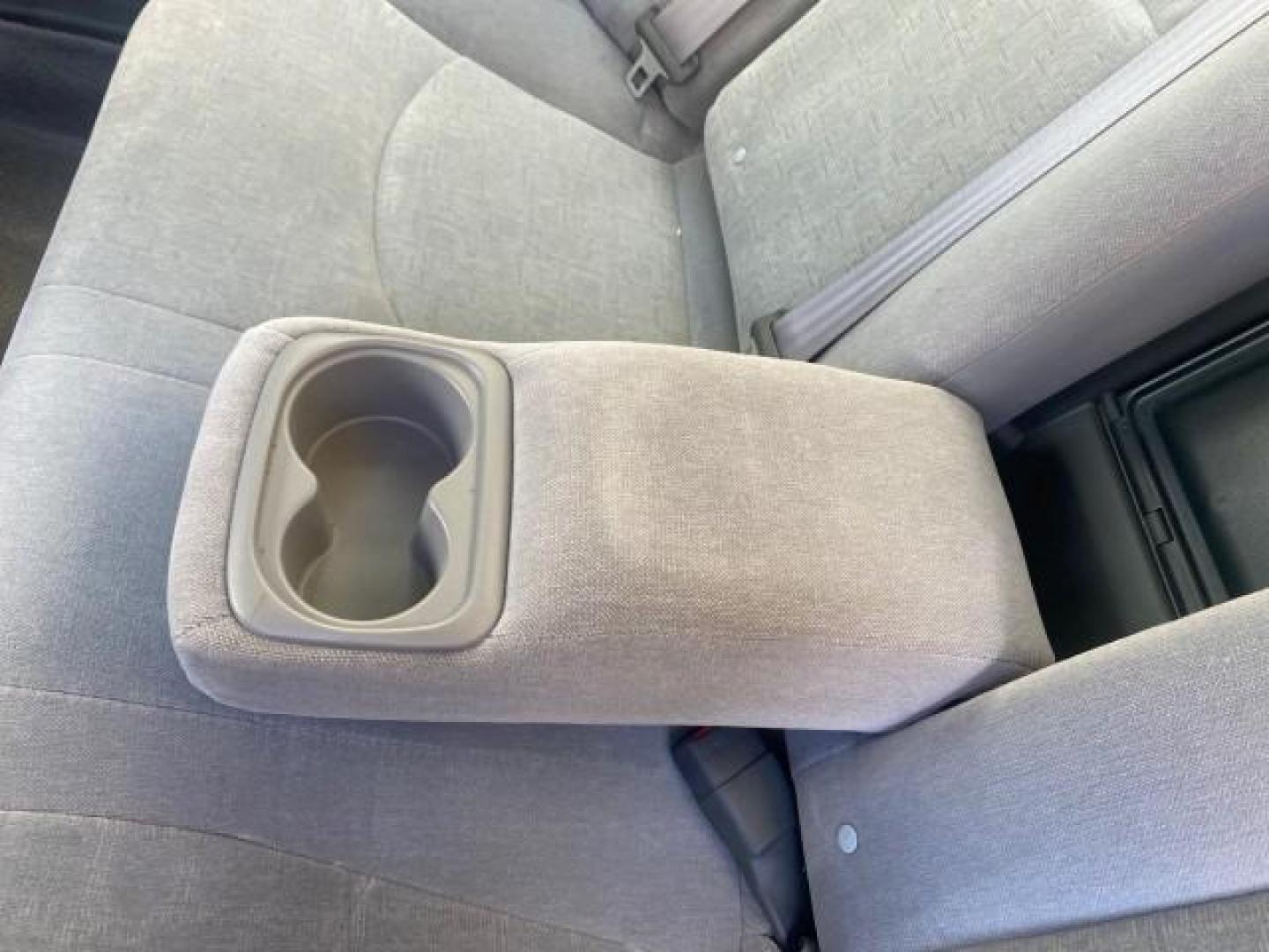 2001 Satin Silver Metallic /Ivory Honda Accord Sdn EX LOW MILES 67,683 (JHMCG56601C) with an 2.3L 16-Valve VTEC I4 LEV-Certified Engine engine, Automatic transmission, located at 4701 North Dixie Hwy, Pompano Beach, FL, 33064, (954) 422-2889, 26.240938, -80.123474 - OUR WEBPAGE FLORIDACARS1.COM HAS OVER 100 PHOTOS AND FREE CARFAX LINK 2001 HONDA ACCORD EX VIN: JHMCG56601C020555 J H M C G 5 6 6 0 1 C 0 2 0 5 5 5 SEDAN 4 DR 2.3L I4 F OHV GASOLINE FRONT WHEEL DRIVE Features ABS Brakes Air Conditioning Alloy Wheels AM/FM Stereo Automatic Transmission Cassette Playe - Photo#84