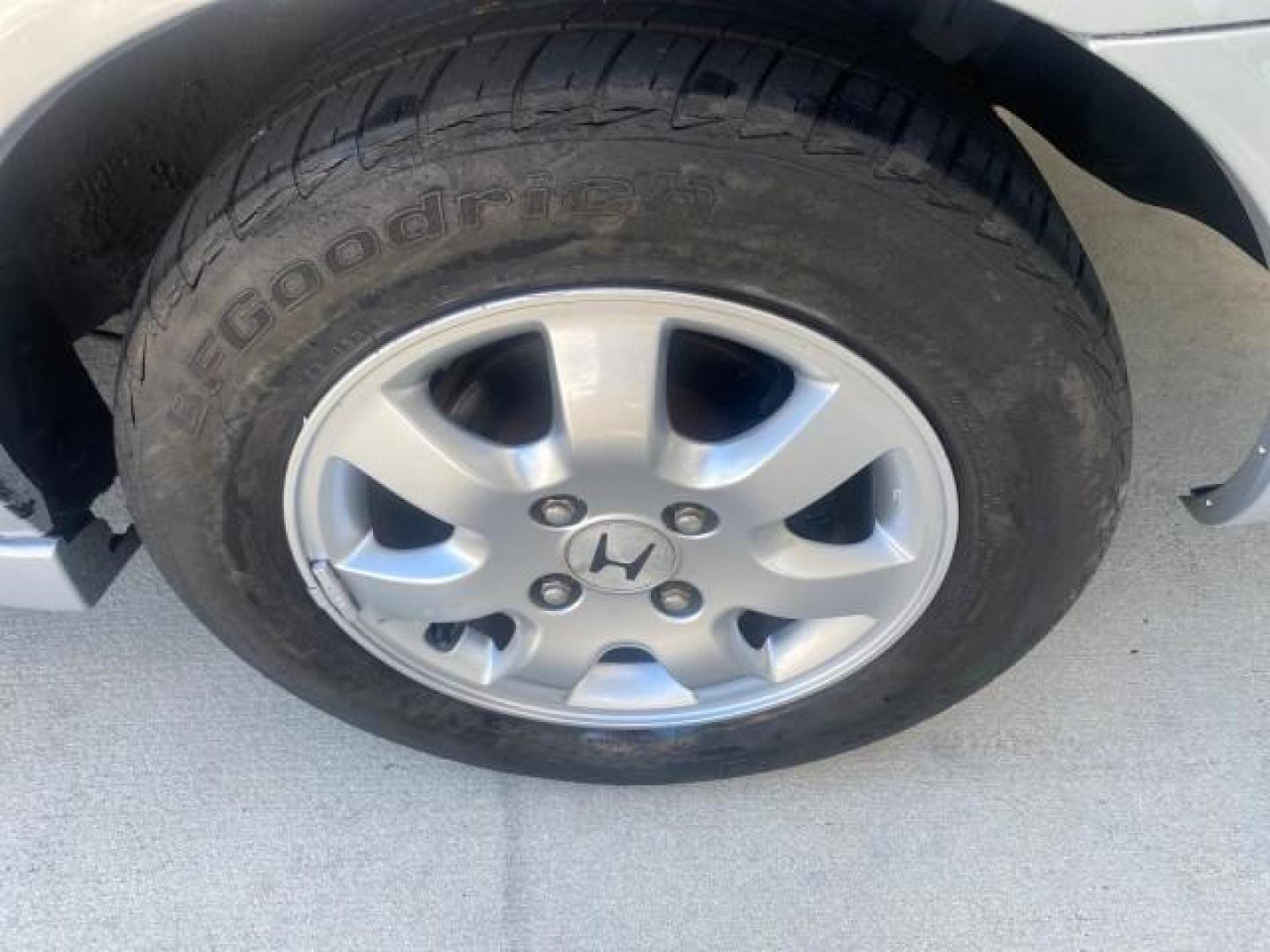 2001 Satin Silver Metallic /Ivory Honda Accord Sdn EX LOW MILES 67,683 (JHMCG56601C) with an 2.3L 16-Valve VTEC I4 LEV-Certified Engine engine, Automatic transmission, located at 4701 North Dixie Hwy, Pompano Beach, FL, 33064, (954) 422-2889, 26.240938, -80.123474 - OUR WEBPAGE FLORIDACARS1.COM HAS OVER 100 PHOTOS AND FREE CARFAX LINK 2001 HONDA ACCORD EX VIN: JHMCG56601C020555 J H M C G 5 6 6 0 1 C 0 2 0 5 5 5 SEDAN 4 DR 2.3L I4 F OHV GASOLINE FRONT WHEEL DRIVE Features ABS Brakes Air Conditioning Alloy Wheels AM/FM Stereo Automatic Transmission Cassette Playe - Photo#86