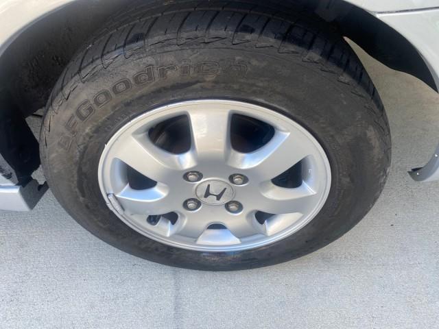 2001 Satin Silver Metallic /Ivory Honda Accord Sdn EX LOW MILES 67,683 (JHMCG56601C) with an 2.3L 16-Valve VTEC I4 LEV-Certified Engine engine, Automatic transmission, located at 4701 North Dixie Hwy, Pompano Beach, FL, 33064, (954) 422-2889, 26.240938, -80.123474 - OUR WEBPAGE FLORIDACARS1.COM HAS OVER 100 PHOTOS AND FREE CARFAX LINK 2001 HONDA ACCORD EX VIN: JHMCG56601C020555 J H M C G 5 6 6 0 1 C 0 2 0 5 5 5 SEDAN 4 DR 2.3L I4 F OHV GASOLINE FRONT WHEEL DRIVE Features ABS Brakes Air Conditioning Alloy Wheels AM/FM Stereo Automatic Transmission Cassette Playe - Photo#87