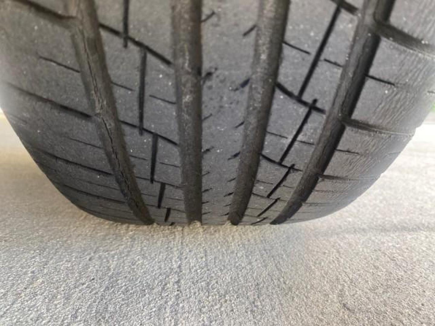 2001 Satin Silver Metallic /Ivory Honda Accord Sdn EX LOW MILES 67,683 (JHMCG56601C) with an 2.3L 16-Valve VTEC I4 LEV-Certified Engine engine, Automatic transmission, located at 4701 North Dixie Hwy, Pompano Beach, FL, 33064, (954) 422-2889, 26.240938, -80.123474 - OUR WEBPAGE FLORIDACARS1.COM HAS OVER 100 PHOTOS AND FREE CARFAX LINK 2001 HONDA ACCORD EX VIN: JHMCG56601C020555 J H M C G 5 6 6 0 1 C 0 2 0 5 5 5 SEDAN 4 DR 2.3L I4 F OHV GASOLINE FRONT WHEEL DRIVE Features ABS Brakes Air Conditioning Alloy Wheels AM/FM Stereo Automatic Transmission Cassette Playe - Photo#87