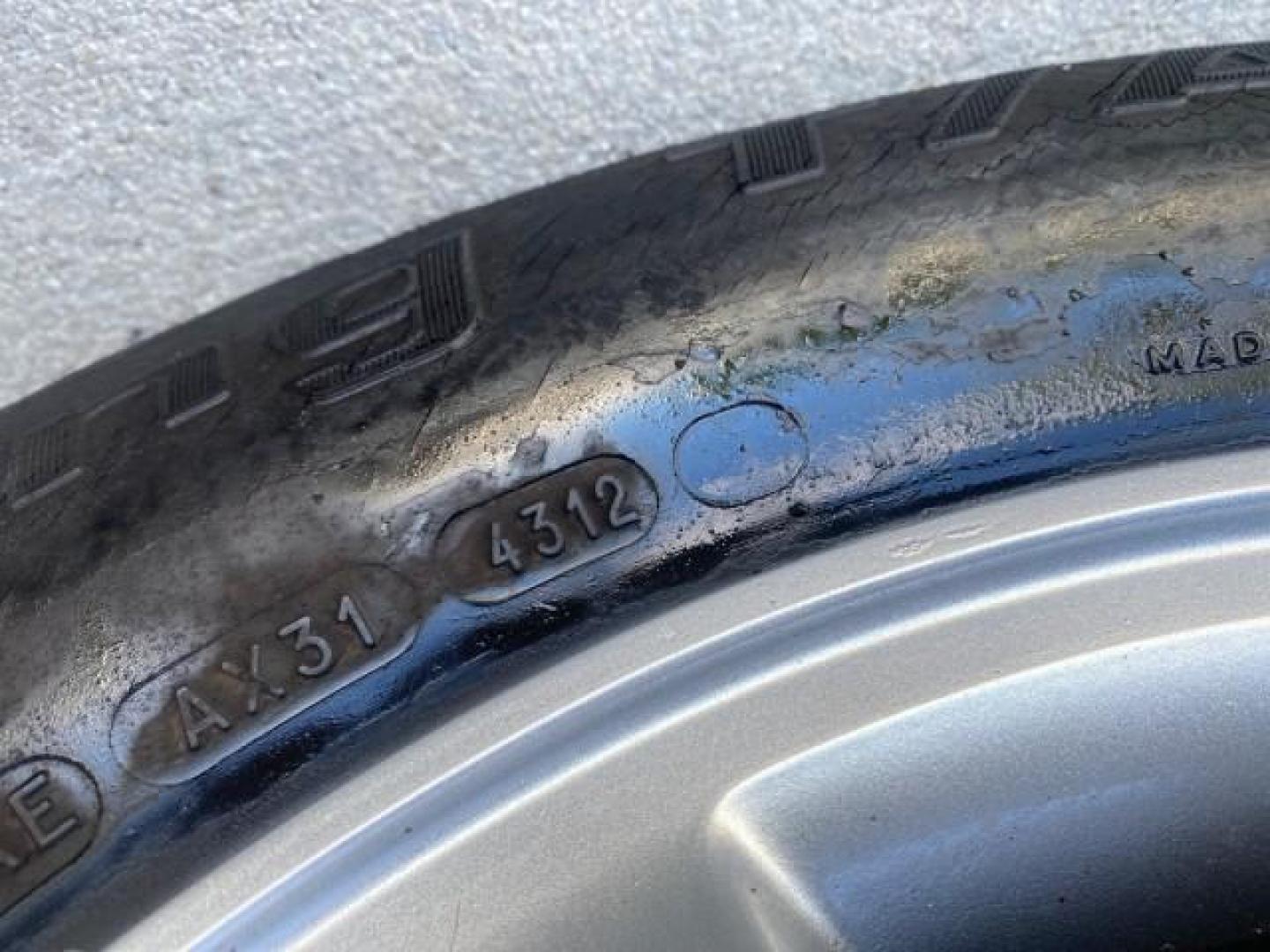 2001 Satin Silver Metallic /Ivory Honda Accord Sdn EX LOW MILES 67,683 (JHMCG56601C) with an 2.3L 16-Valve VTEC I4 LEV-Certified Engine engine, Automatic transmission, located at 4701 North Dixie Hwy, Pompano Beach, FL, 33064, (954) 422-2889, 26.240938, -80.123474 - OUR WEBPAGE FLORIDACARS1.COM HAS OVER 100 PHOTOS AND FREE CARFAX LINK 2001 HONDA ACCORD EX VIN: JHMCG56601C020555 J H M C G 5 6 6 0 1 C 0 2 0 5 5 5 SEDAN 4 DR 2.3L I4 F OHV GASOLINE FRONT WHEEL DRIVE Features ABS Brakes Air Conditioning Alloy Wheels AM/FM Stereo Automatic Transmission Cassette Playe - Photo#88